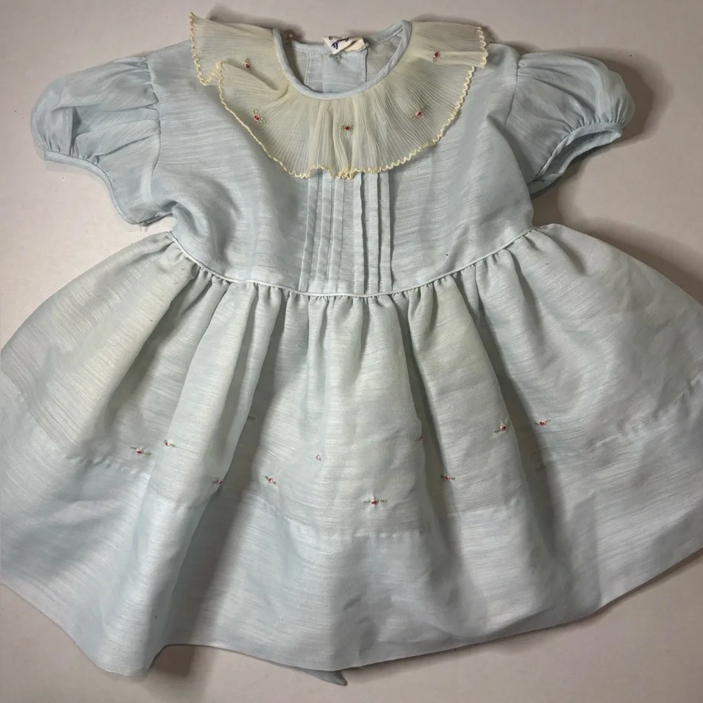 Yolande vintage 1958 girls dress. SZ 2. Cap sleeve. Pleated collar embroidered‎
